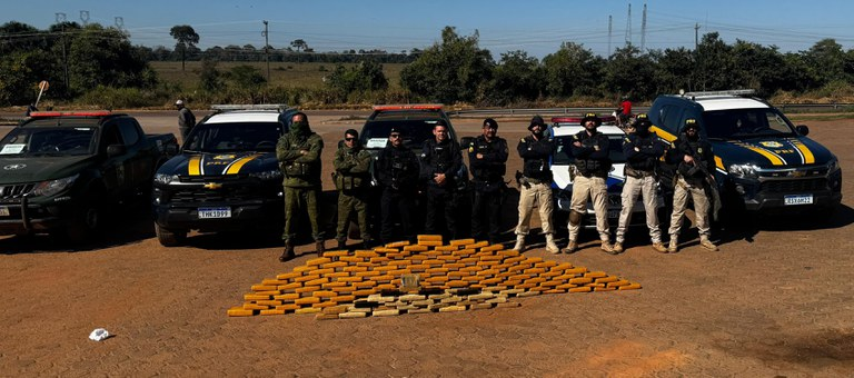 COMBATE AO CRIME - PRF prende dupla por tráfico de drogas após perseguição na BR-364, em Porto Velho 
